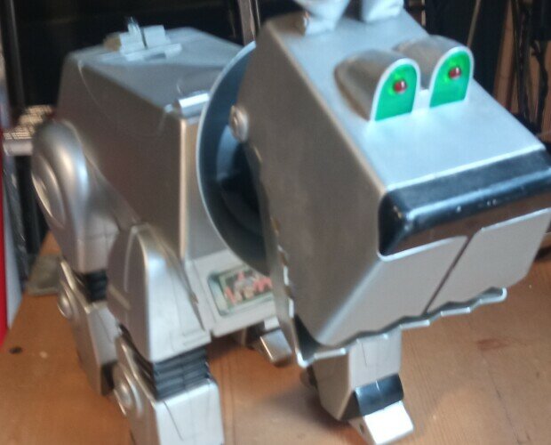 Perro robot con sonido. Perro robot con sonido y movimientos realistas