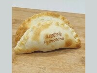 Empanadas Argentinas. Empanada argentina Domenico asado y provolone