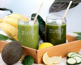 Smoothies detox. Smoothies de espinaca, piña, pepino y aguacate