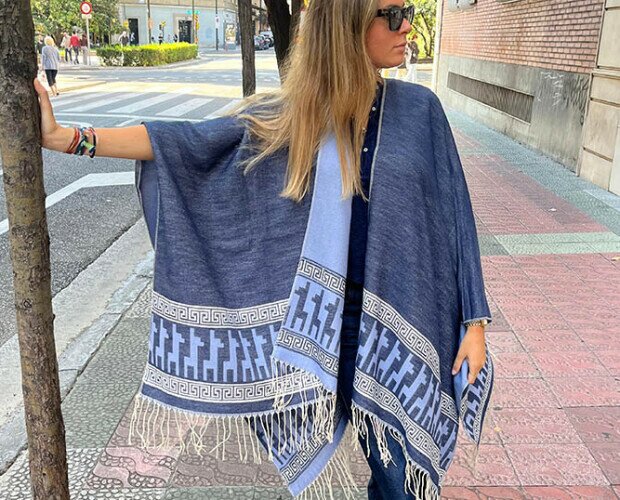 Ponchos capa de mujer. Ponchos capa de mujer estampados y reversibles en diferentes modelos y colores