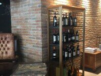 Vino Espumoso. Escaparate para la exposición de vinos