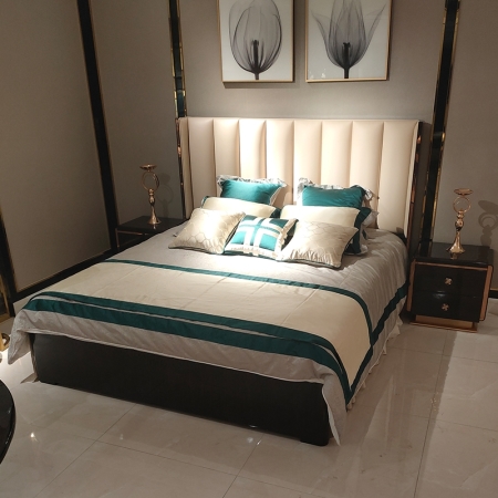 Cama Doble de Lujo Italiano - Cuero, Madera y Metal