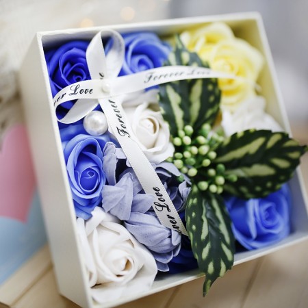 Bouquet flores jabon caja regalo - azul