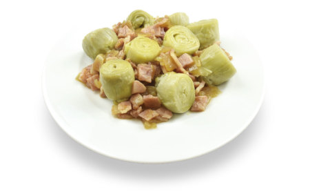 Alcachofa con bacon y cebolla caramelizada