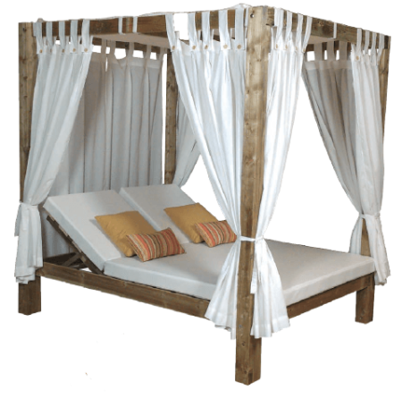 Cama balinesa de madera natural reclinable.