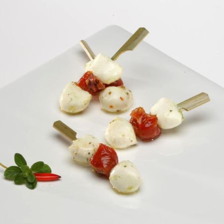 Brocheta De Mozzarella Tomate Seco Pesto