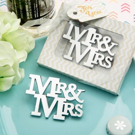 LOTE 33 ABREBOTELLAS MR & MRS  EN CAJA REGALO